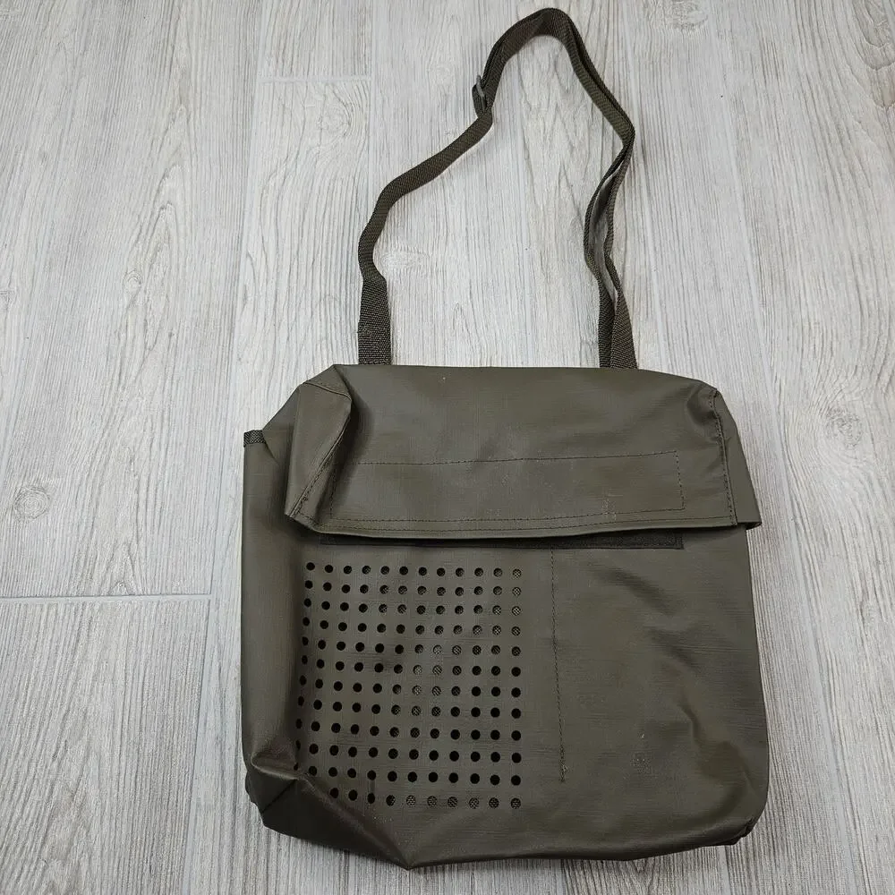 Vintage KM89 Military Gas Mask Bag Ventilated Satchel Shoulder Strap EUC